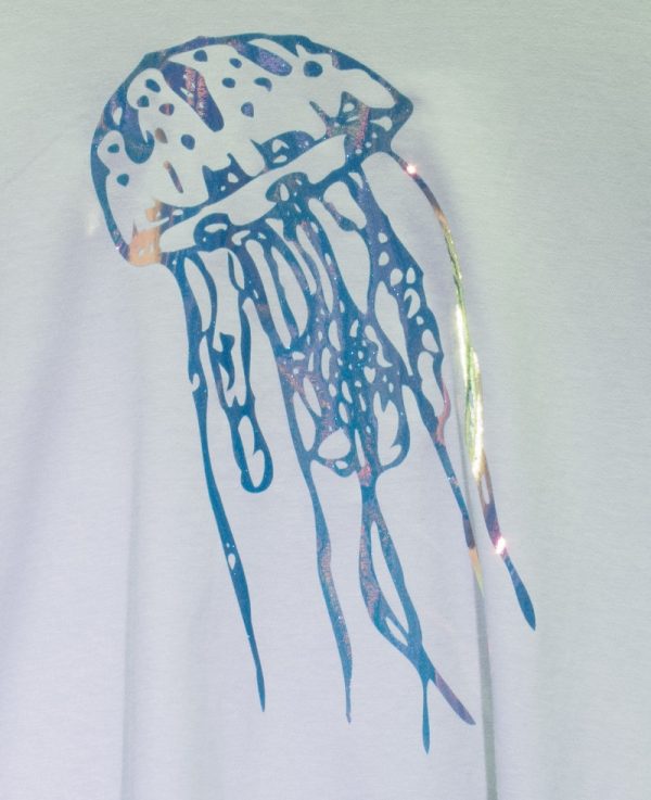 Detailweergave disco kwal op lichtgroen t-shirt